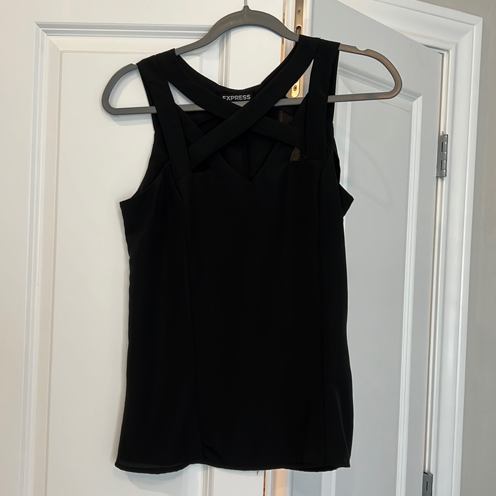Cutout detail tank